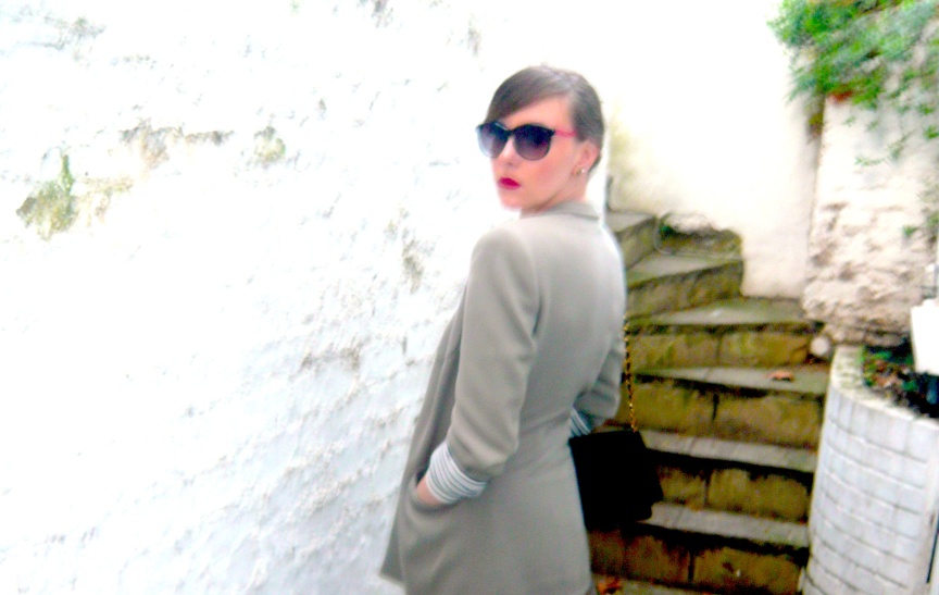 Edita wearing Betsey Johnson sunglasses stairs